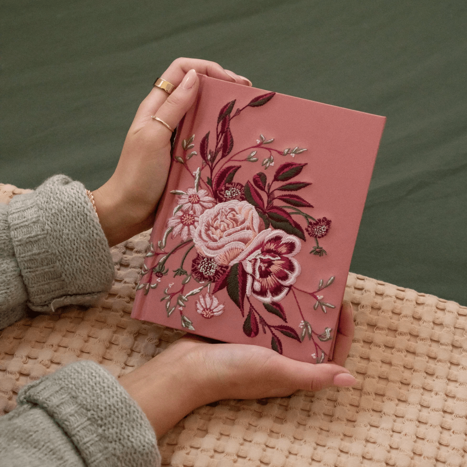 Rosedal CSB Notetaking Bible - Lizzy G's Fine Gifts