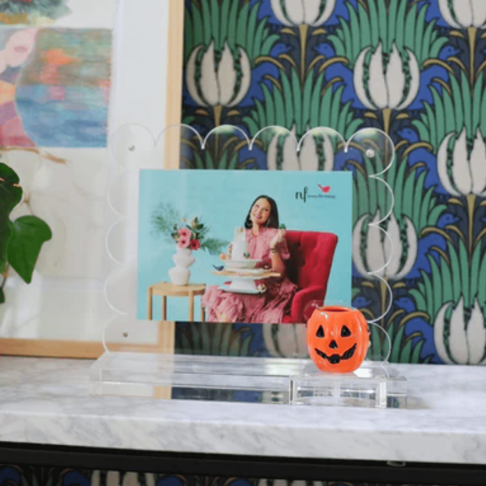 Acrylic Scalloped Frame - Lizzy G's Fine Gifts